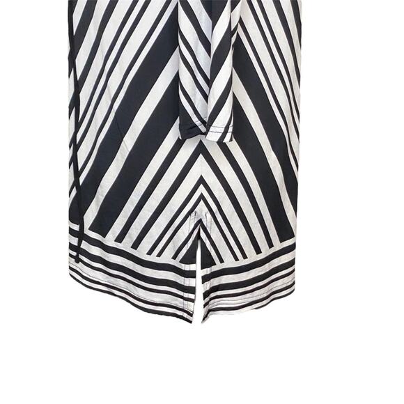 Peter Nygard Black and White Geometric Tunic Size S - Picture 5 of 8